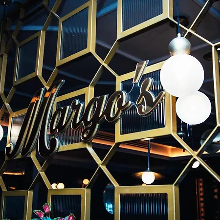 The Parkview Szálloda 3*